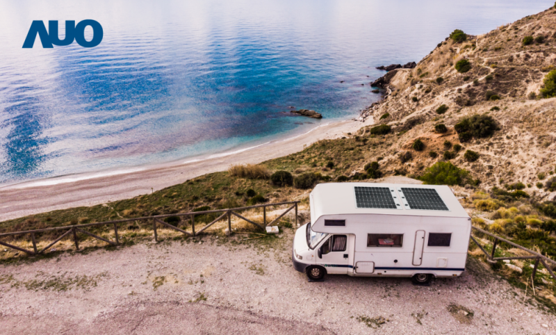 「可撓輕量化太陽光電板SunCurva」使用輕量特殊耐候型複合板取代傳統太陽能板的玻璃前板，不僅降低70%重量，每米平方僅3Kg；具有抗衝擊性能及通過電磁相容性測試，可應用於交通運輸工具，如露營車、遊艇等